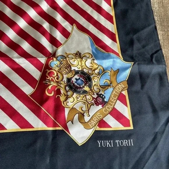 Yuki Torii | Scarf - Picture 3 of 5